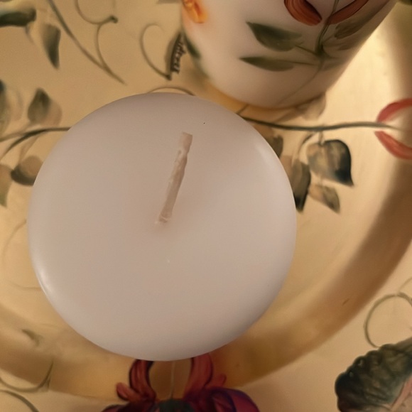 Hand Painted Pillar Candles and Display tray. - Picture 9 of 11